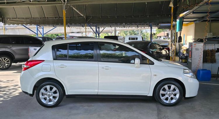 Nissan Tiida 2009 1.8 G Sedan เบนซิน ไม่ติดแก๊ส เกียร์อัตโนมัติ ขาว รูปที่ 4