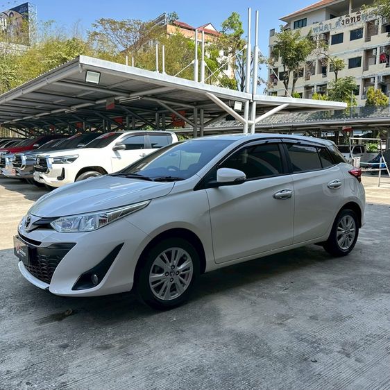 Toyota Yaris 2019 1.2 E Sedan เบนซิน ไม่ติดแก๊ส เกียร์อัตโนมัติ ขาว รูปที่ 3