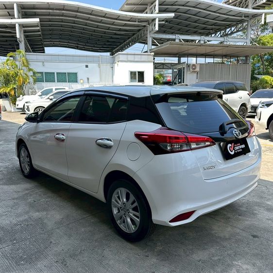 Toyota Yaris 2019 1.2 E Sedan เบนซิน ไม่ติดแก๊ส เกียร์อัตโนมัติ ขาว รูปที่ 4