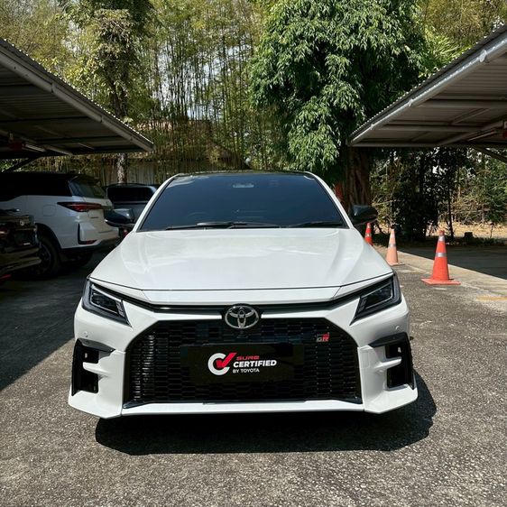 Toyota Yaris ATIV 2025 1.5 HEV GR SPORT Sedan ไฮบริด ไม่ติดแก๊ส เกียร์อัตโนมัติ ขาว รูปที่ 2