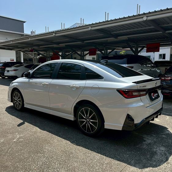 Toyota Yaris ATIV 2025 1.5 HEV GR SPORT Sedan ไฮบริด ไม่ติดแก๊ส เกียร์อัตโนมัติ ขาว รูปที่ 4