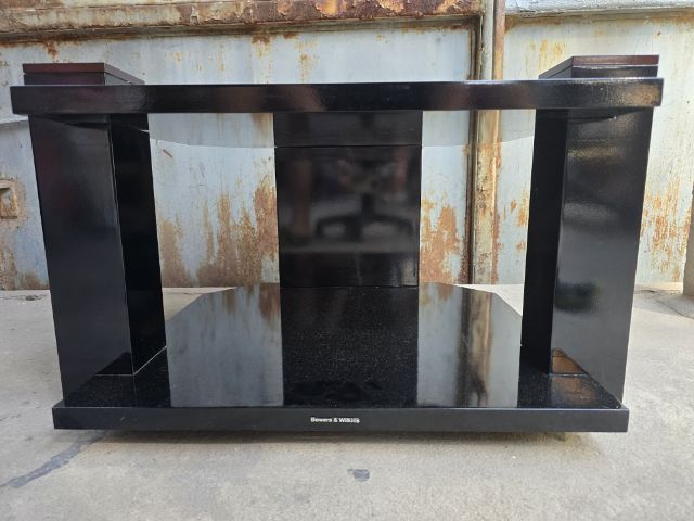 ชั้นวางเครื่องเสียง งานไม้ HIGHGLOSS มีน้ำหนัก
สินค้ามือสองนำเข้า ไม่มีขายในประเทศไทย