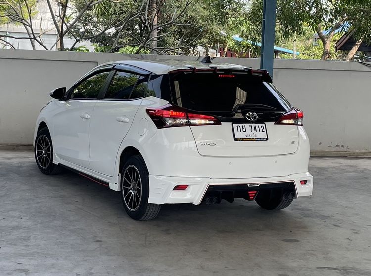 Toyota Yaris 2018 1.2 E Sedan เบนซิน ไม่ติดแก๊ส เกียร์อัตโนมัติ ขาว รูปที่ 4
