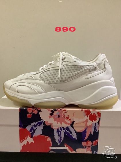 รองเท้า