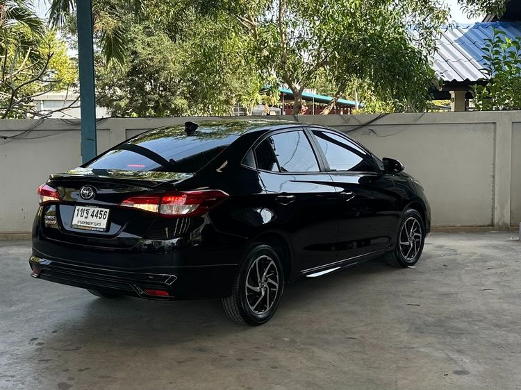 Toyota Yaris ATIV 2021 1.2 Sport Premium Sedan เบนซิน ไม่ติดแก๊ส เกียร์อัตโนมัติ ดำ รูปที่ 2