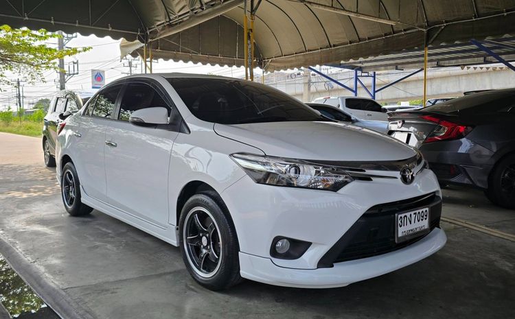 รถ Toyota Vios 1.5 G สี ขาว