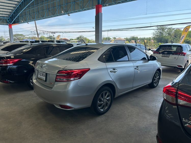 Toyota Vios 2020 1.5 Mid Sedan เบนซิน ไม่ติดแก๊ส เกียร์อัตโนมัติ เทา รูปที่ 2