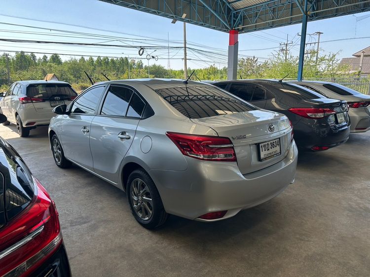 Toyota Vios 2020 1.5 Mid Sedan เบนซิน ไม่ติดแก๊ส เกียร์อัตโนมัติ เทา รูปที่ 4