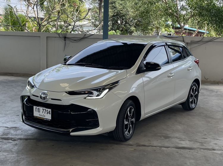 รถ Toyota Yaris 1.2 Smart สี ขาว