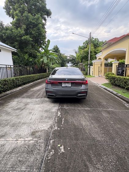 BMW Series 7 2021 730Ld Sedan ดีเซล เกียร์อัตโนมัติ เทา รูปที่ 2