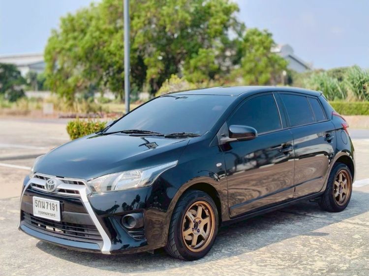 รถ Toyota Yaris 1.2 E สี ดำ