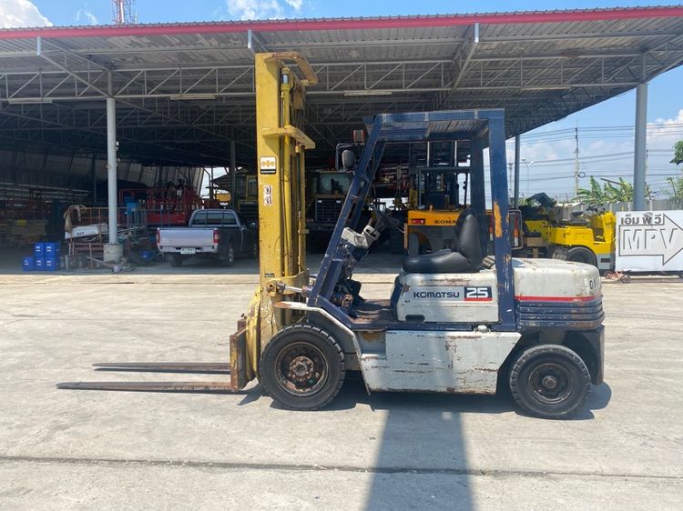 รถฟอร์คลิฟท์ KOMATSU  รุ่น FD25-11 ยก 2.5 ตัน ยกสูง 4 เมตร งาหมุน   รูปที่ 12