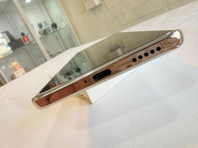 Vivo V30e สีขาว รูปที่ 7