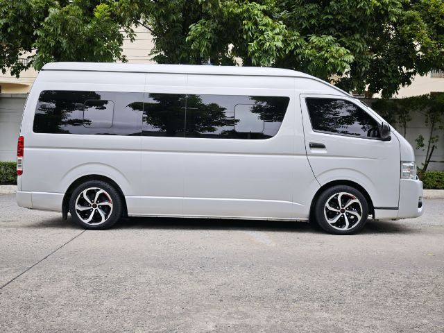Toyota Commuter 2016 3.0 Van ดีเซล เกียร์อัตโนมัติ บรอนซ์เงิน รูปที่ 3