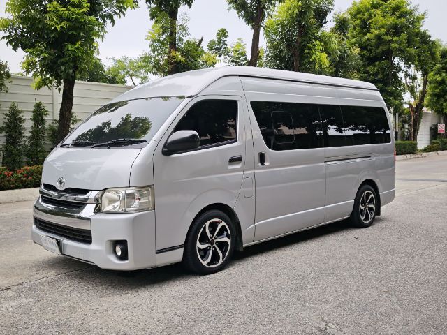 Toyota Commuter 2016 3.0 Van ดีเซล เกียร์อัตโนมัติ บรอนซ์เงิน รูปที่ 2
