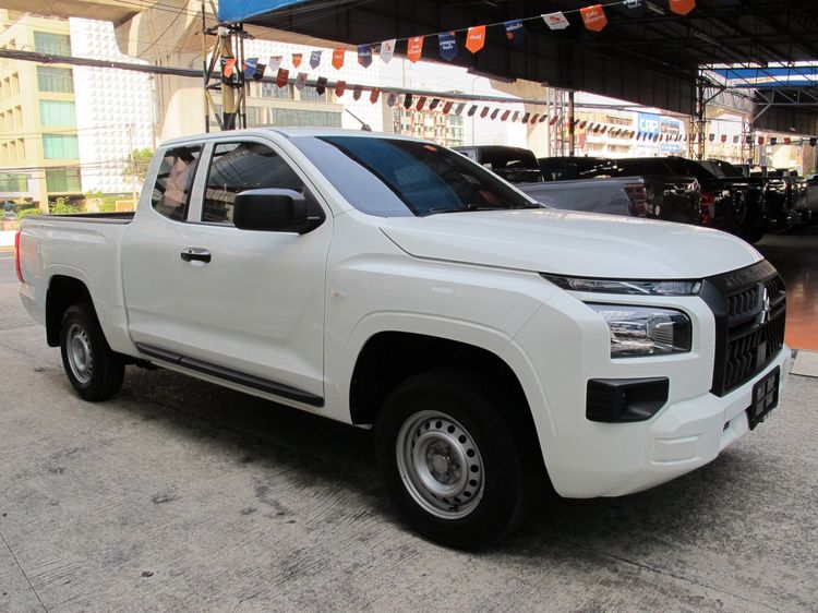 Mitsubishi Triton 2025 2.4 Active Pickup ดีเซล ไม่ติดแก๊ส เกียร์ธรรมดา ขาว รูปที่ 2