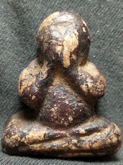 พระปิดตาลงรักครับไม่ทราบสำนักครับ รูปที่ 17