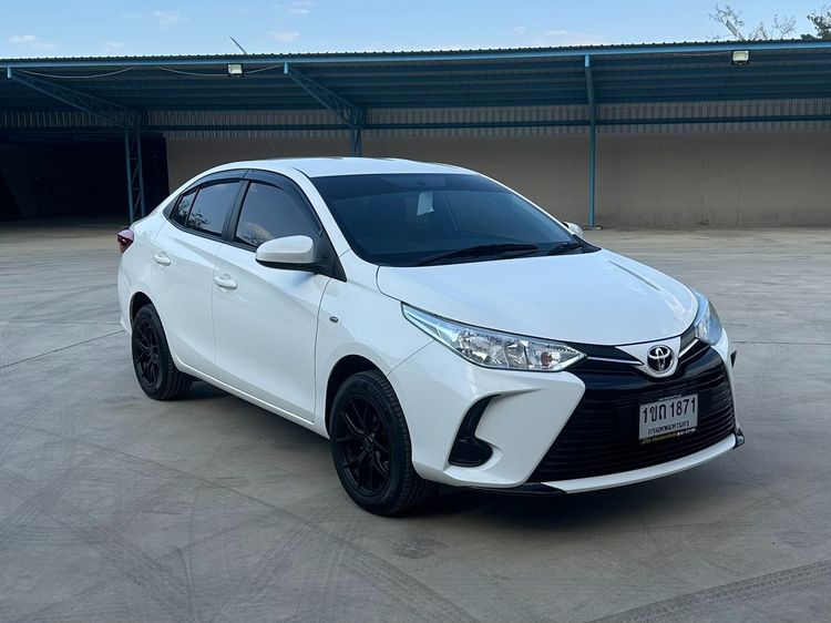 Toyota Yaris ATIV 2020 1.2 Entry Sedan เบนซิน ไม่ติดแก๊ส เกียร์อัตโนมัติ ขาว รูปที่ 3