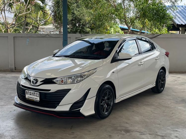 รถ Toyota Yaris ATIV 1.2 J สี ขาว