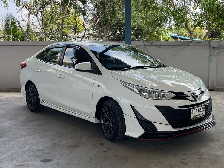 Toyota Yaris ATIV 2018 1.2 J Sedan เบนซิน ไม่ติดแก๊ส เกียร์อัตโนมัติ ขาว รูปที่ 3