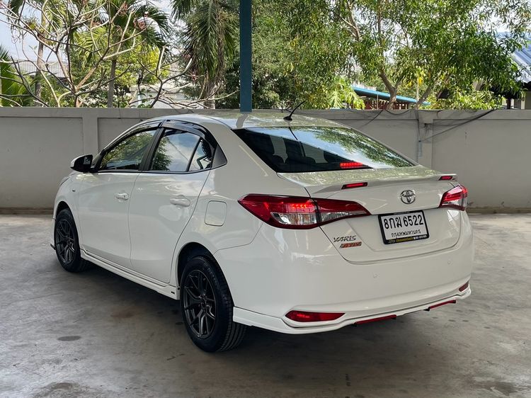 Toyota Yaris ATIV 2018 1.2 J Sedan เบนซิน ไม่ติดแก๊ส เกียร์อัตโนมัติ ขาว รูปที่ 4