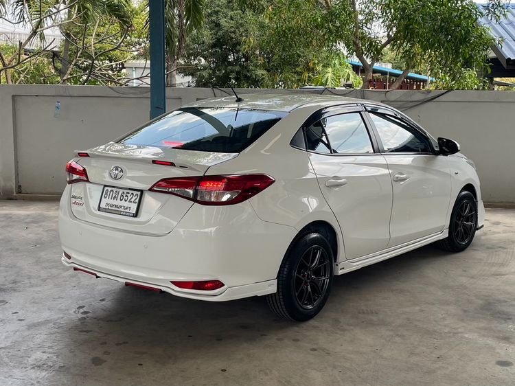 Toyota Yaris ATIV 2018 1.2 J Sedan เบนซิน ไม่ติดแก๊ส เกียร์อัตโนมัติ ขาว รูปที่ 2