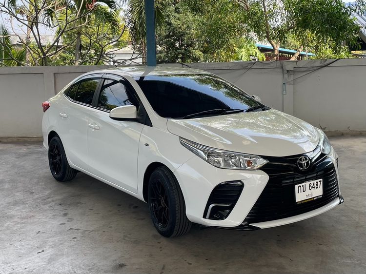 Toyota Yaris ATIV 2022 1.2 Entry Sedan เบนซิน ไม่ติดแก๊ส เกียร์อัตโนมัติ ขาว รูปที่ 3