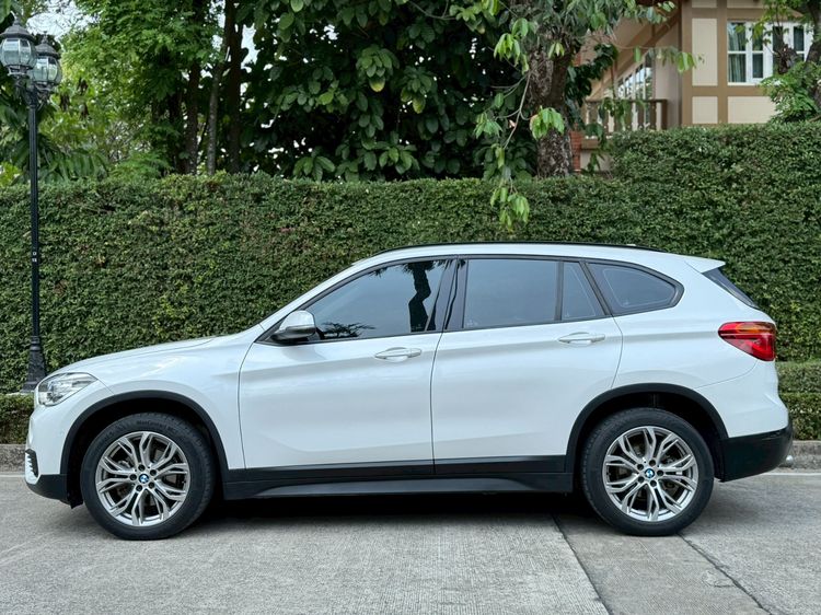 BMW X1 2019 1.5 sDrive18i Iconic Utility-car เบนซิน เกียร์อัตโนมัติ ขาว รูปที่ 3