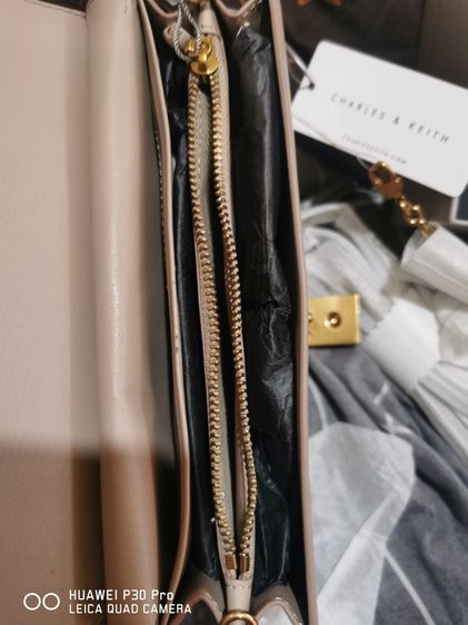 กระเป๋าสะพาย​ Charles​ and​ Keitl รูปที่ 4
