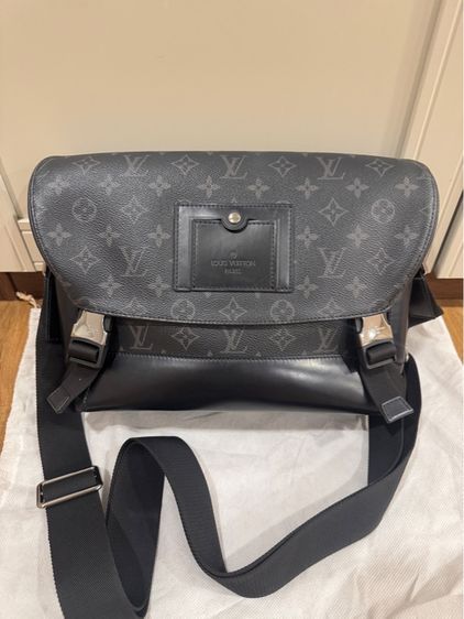 ชาย อื่นๆ หนังแท้ LOUIS VUITTON messenger dc16
