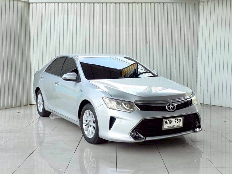 รถ Toyota Camry 2.0 G สี เทา