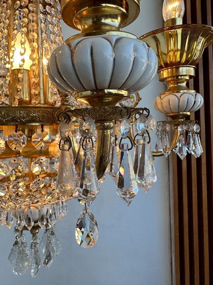 โคมไฟแชนเดอเลียร์ ประดับคริสตัส โครงทองเหลือง  รูปที่ 10