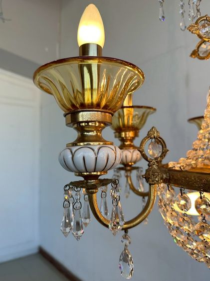 โคมไฟแชนเดอเลียร์ ประดับคริสตัส โครงทองเหลือง  รูปที่ 8