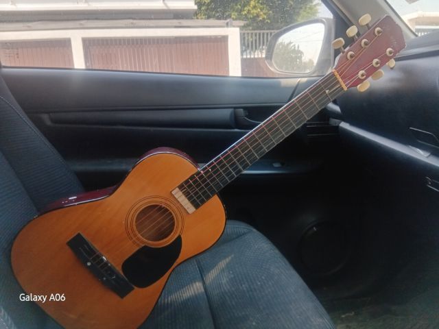 ขายตามสภาพครับราคาไม่แพง ถูกๆครับ เป็นกีต้าร์ไซส์เล็กนะครับ ไว้สำหรับให้ ลูกหัดเล่น เสียงดีครับ รูปที่ 3