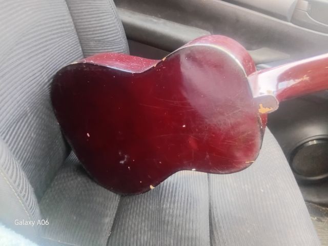 ขายตามสภาพครับราคาไม่แพง ถูกๆครับ เป็นกีต้าร์ไซส์เล็กนะครับ ไว้สำหรับให้ ลูกหัดเล่น เสียงดีครับ รูปที่ 6