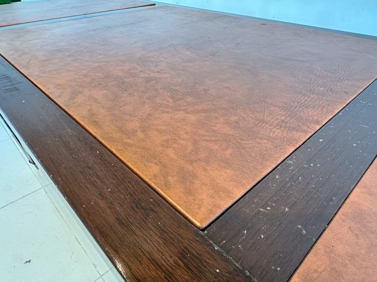 โต๊ะทำงาน สไตล์วินเทจ  7 ลิ้นชัก ท็อปหุ้มหนัง PU สีน้ำตาล ขากลึงกลม รูปที่ 7