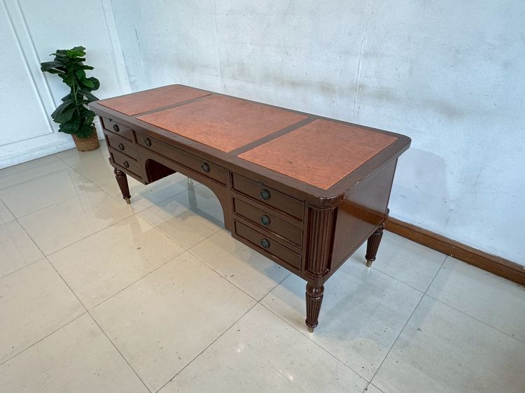 โต๊ะทำงาน สไตล์วินเทจ  7 ลิ้นชัก ท็อปหุ้มหนัง PU สีน้ำตาล ขากลึงกลม รูปที่ 4