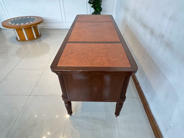 โต๊ะทำงาน สไตล์วินเทจ  7 ลิ้นชัก ท็อปหุ้มหนัง PU สีน้ำตาล ขากลึงกลม รูปที่ 5