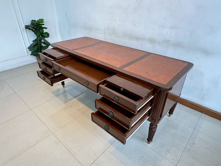 โต๊ะทำงาน สไตล์วินเทจ  7 ลิ้นชัก ท็อปหุ้มหนัง PU สีน้ำตาล ขากลึงกลม รูปที่ 11