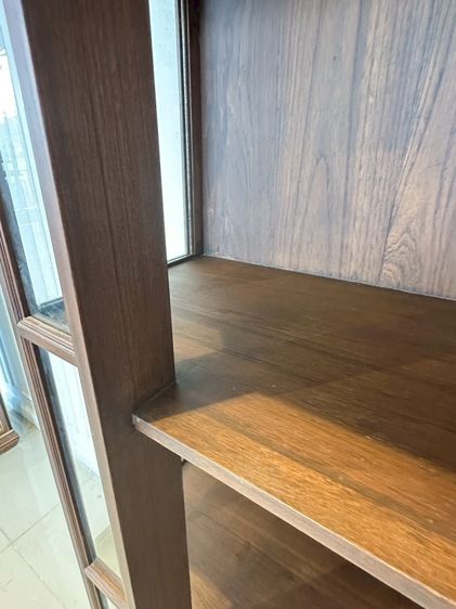 ตู้โชว์ไม้จริง สไตล์วินเทจ 1 บานเปิด 1 ลิ้นชัก แผ่นหลังไม้ MDF สีน้ำตาล รูปที่ 11