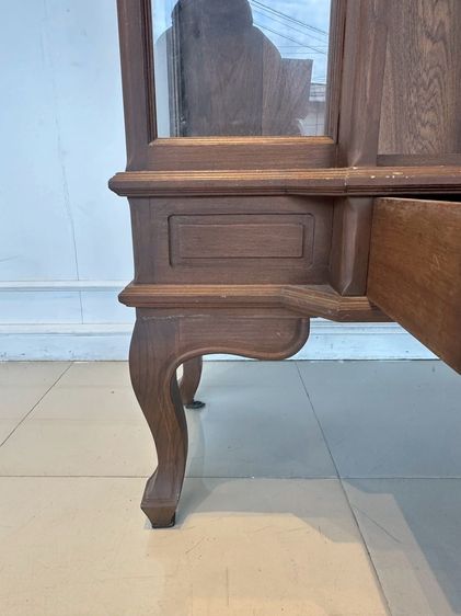 ตู้โชว์ไม้จริง สไตล์วินเทจ 1 บานเปิด 1 ลิ้นชัก แผ่นหลังไม้ MDF สีน้ำตาล รูปที่ 14