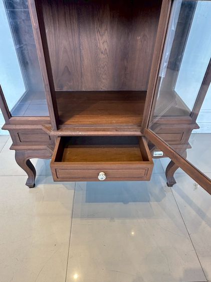 ตู้โชว์ไม้จริง สไตล์วินเทจ 1 บานเปิด 1 ลิ้นชัก แผ่นหลังไม้ MDF สีน้ำตาล รูปที่ 13