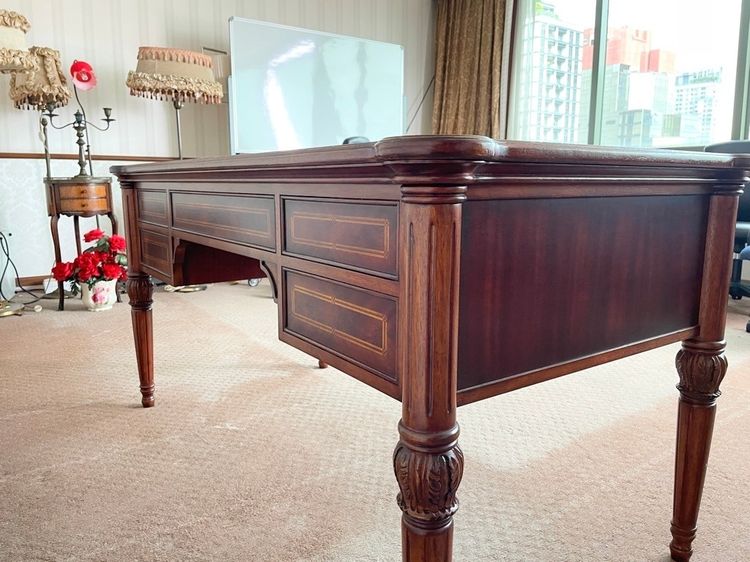 โต๊ะทำงานผู้บริหาร ไม้จริงทั้งตัวขาแกะลาย ท๊อปหนังเทียมสีแดง 5 ลิ้นชัก งานนำเข้า รูปที่ 7