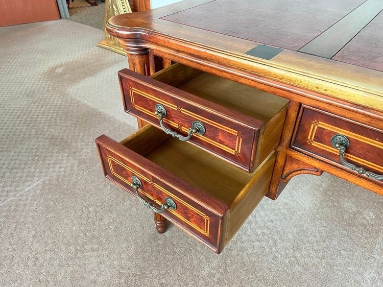 โต๊ะทำงานผู้บริหาร ไม้จริงทั้งตัวขาแกะลาย ท๊อปหนังเทียมสีแดง 5 ลิ้นชัก งานนำเข้า รูปที่ 9