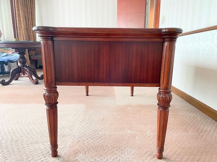 โต๊ะทำงานผู้บริหาร ไม้จริงทั้งตัวขาแกะลาย ท๊อปหนังเทียมสีแดง 5 ลิ้นชัก งานนำเข้า รูปที่ 5