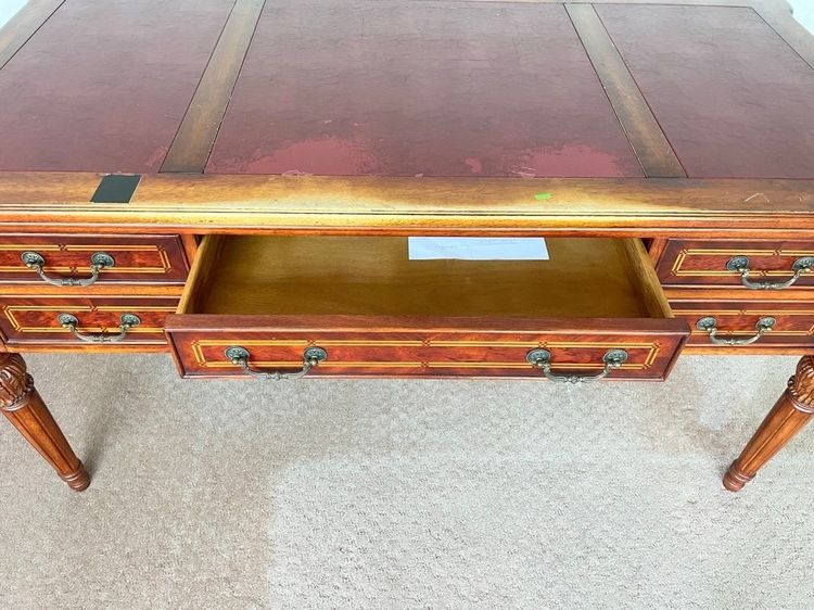 โต๊ะทำงานผู้บริหาร ไม้จริงทั้งตัวขาแกะลาย ท๊อปหนังเทียมสีแดง 5 ลิ้นชัก งานนำเข้า รูปที่ 10