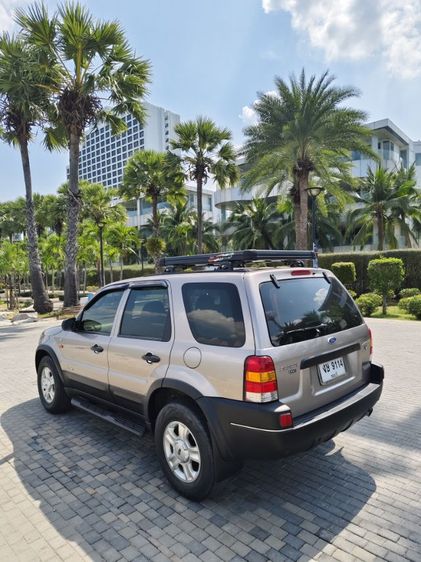 รถ Ford Escape 3.0 XLT 4WD สี บรอนซ์ทอง