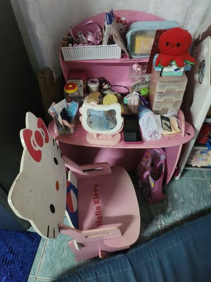 โต๊ะเขียนหนังสือ