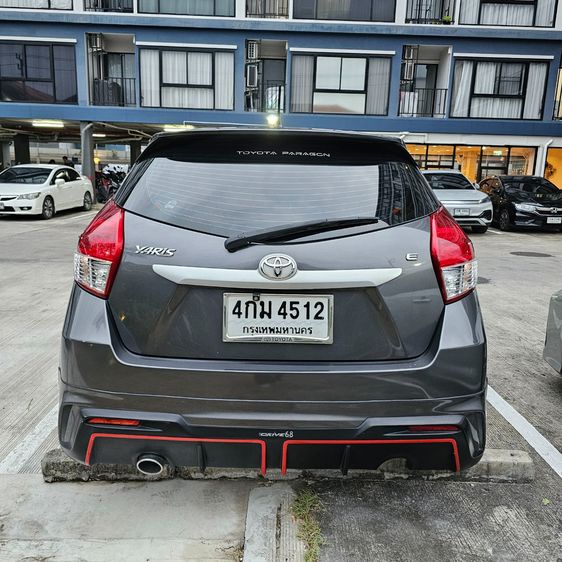 Toyota Yaris 2015 1.5 E Sedan เบนซิน ไม่ติดแก๊ส เกียร์อัตโนมัติ เทา รูปที่ 4