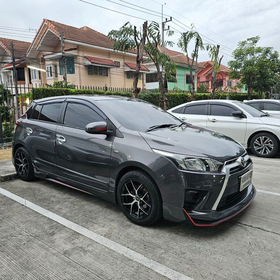 Toyota Yaris 2015 1.5 E Sedan เบนซิน ไม่ติดแก๊ส เกียร์อัตโนมัติ เทา รูปที่ 2